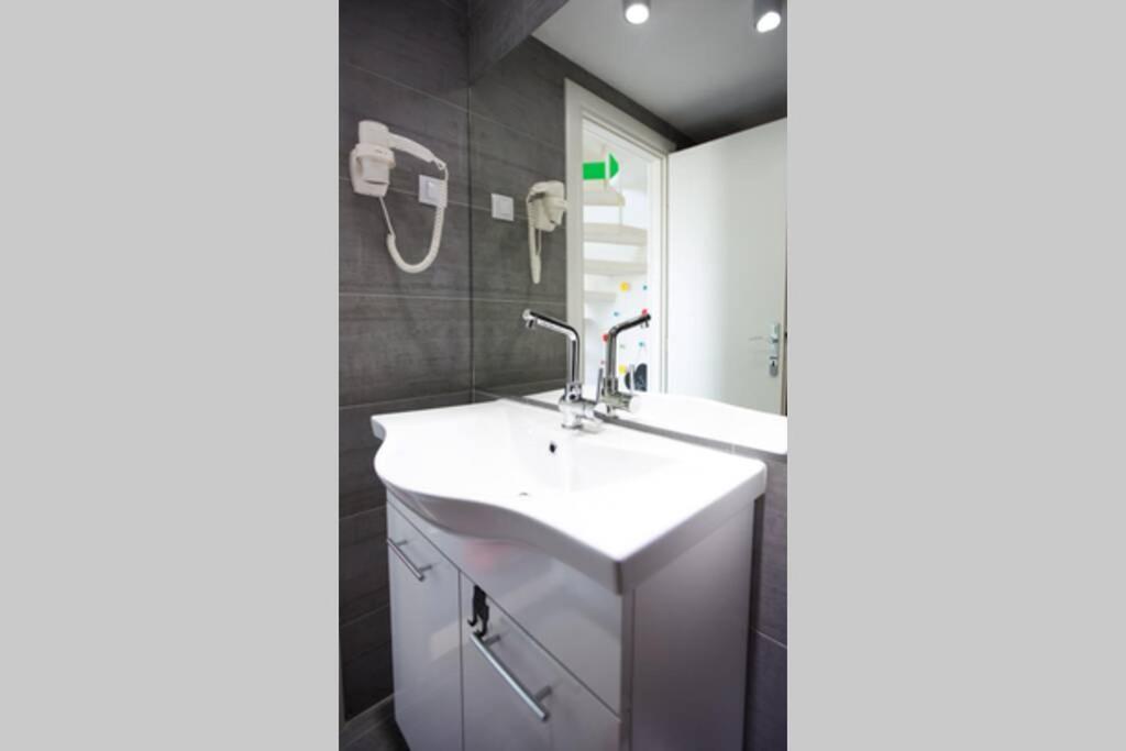 A Bright Hideaway Apartment ดูบรอฟนิก ภายนอก รูปภาพ